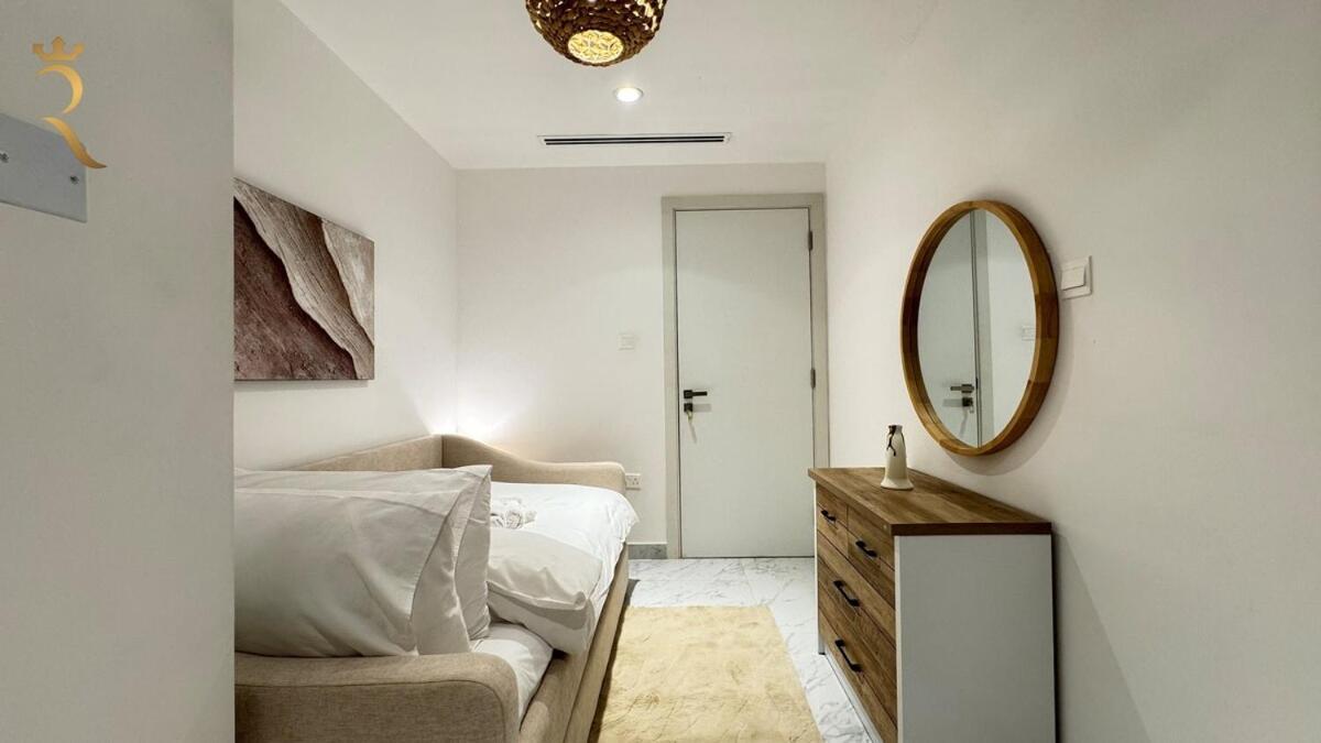 Rooftop Luxury 2br Haven With Jacuzzi In Masdar Abu Dhabi