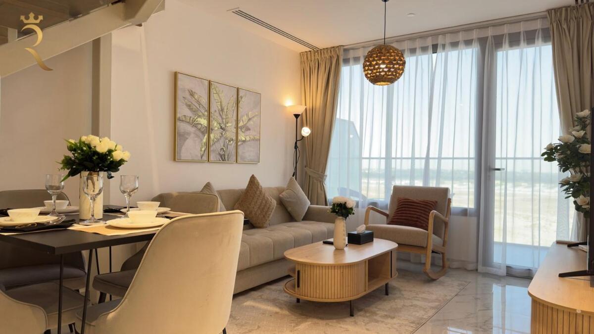 Rooftop Luxury 2br Haven With Jacuzzi In Masdar Apartment *