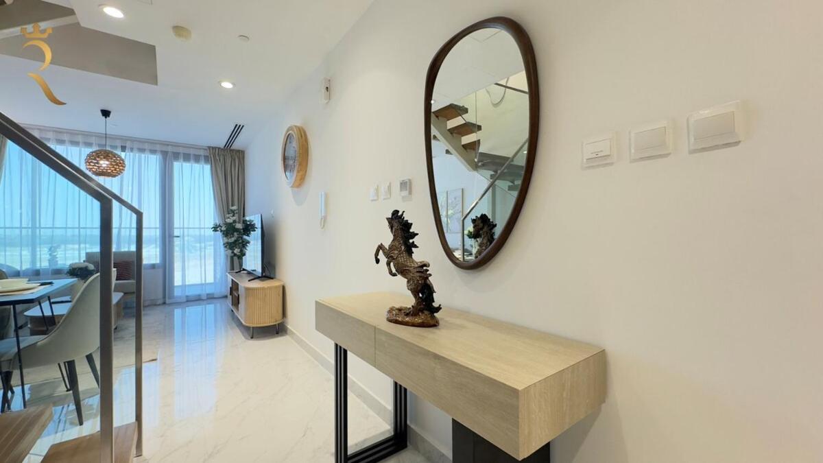 Rooftop Luxury 2br Haven With Jacuzzi In Masdar