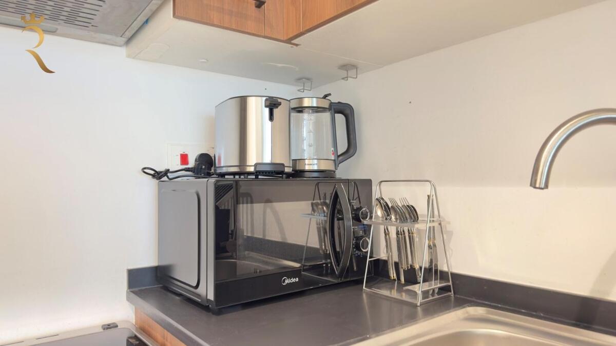 Rooftop Luxury 2br Haven With Jacuzzi In Masdar Abu Dhabi