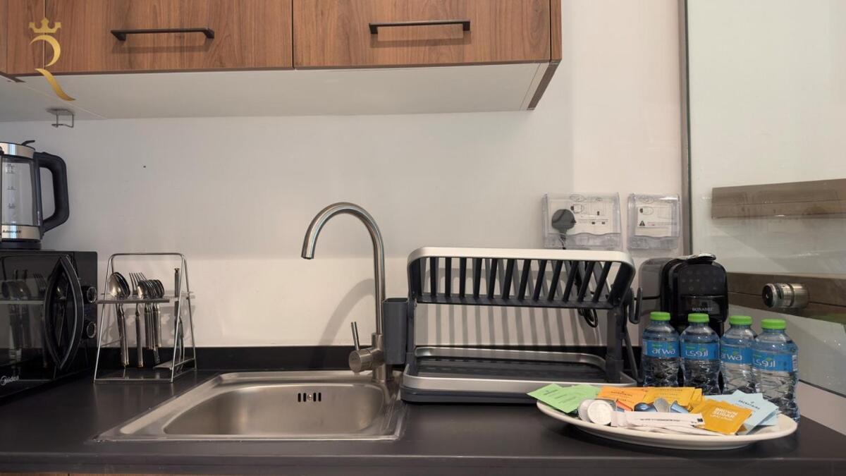Rooftop Luxury 2br Haven With Jacuzzi In Masdar