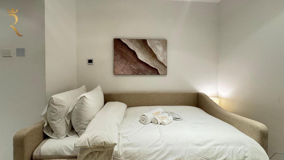 Rooftop Luxury 2br Haven With Jacuzzi In Masdar
