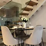 Rooftop Luxury 2Br Haven With Jacuzzi In Masdar City