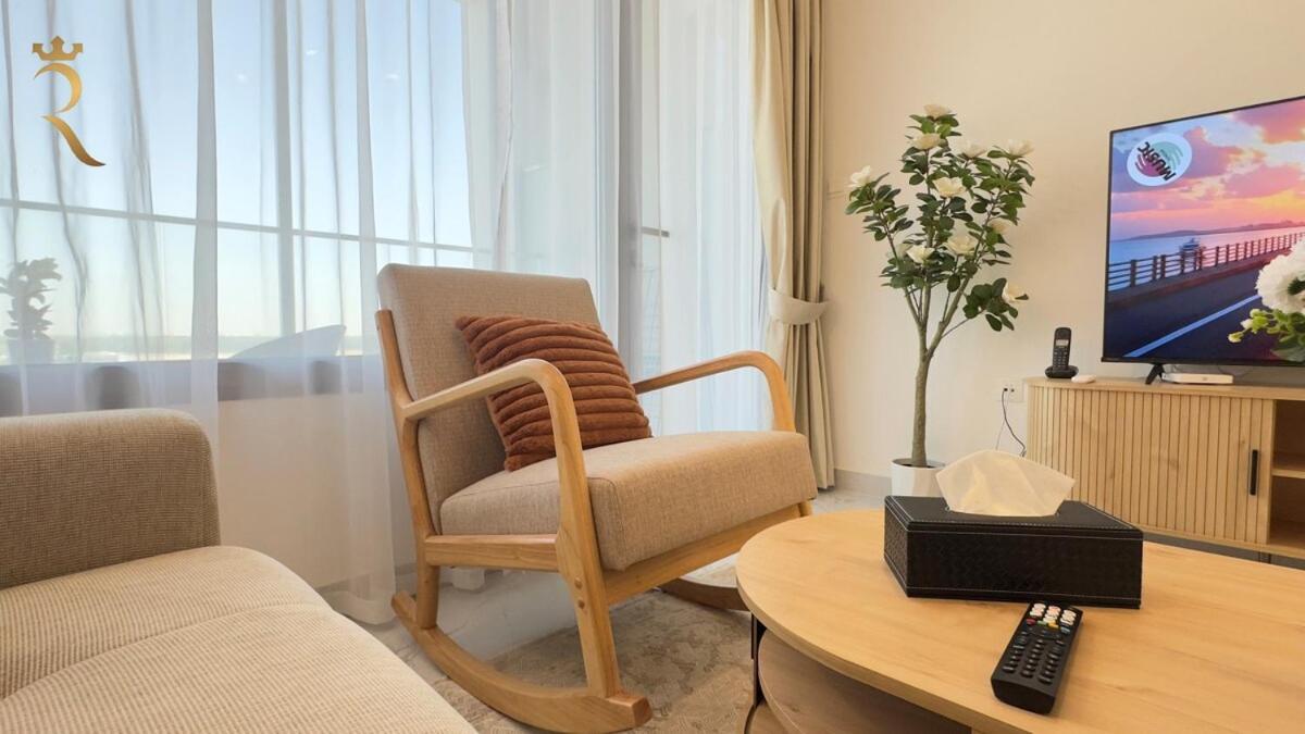 Rooftop Luxury 2br Haven With Jacuzzi In Masdar Abu Dhabi