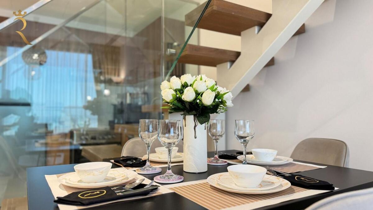 Rooftop Luxury 2br Haven With Jacuzzi In Masdar *