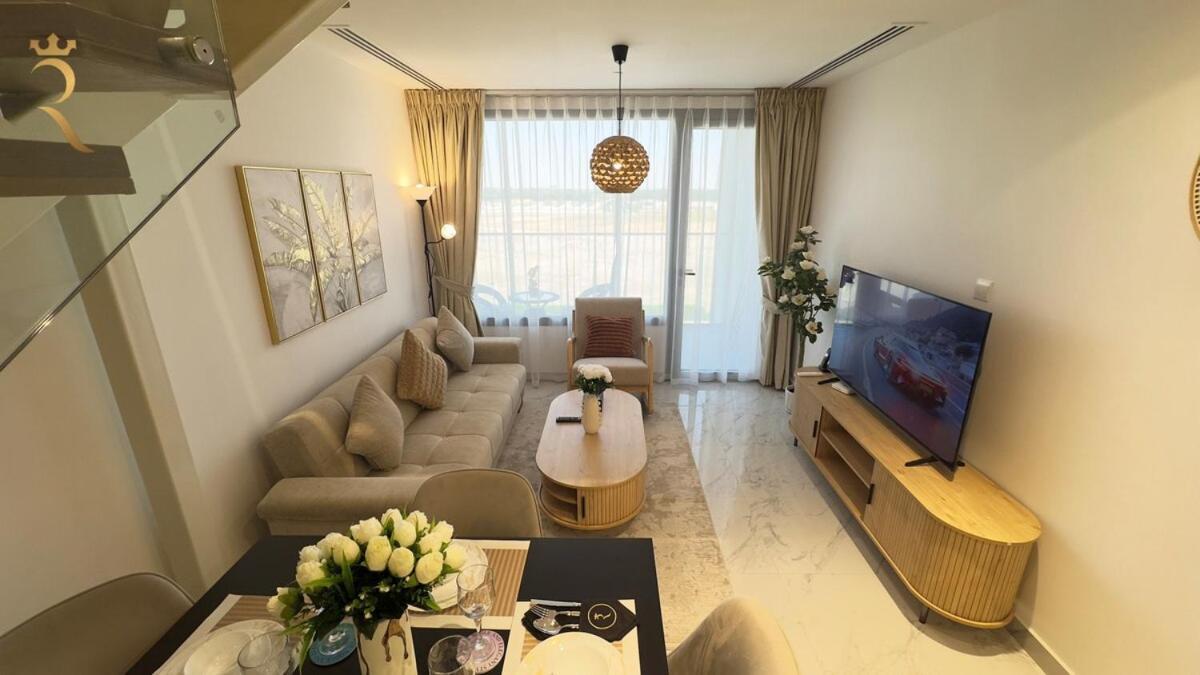 Rooftop Luxury 2br Haven With Jacuzzi In Masdar *